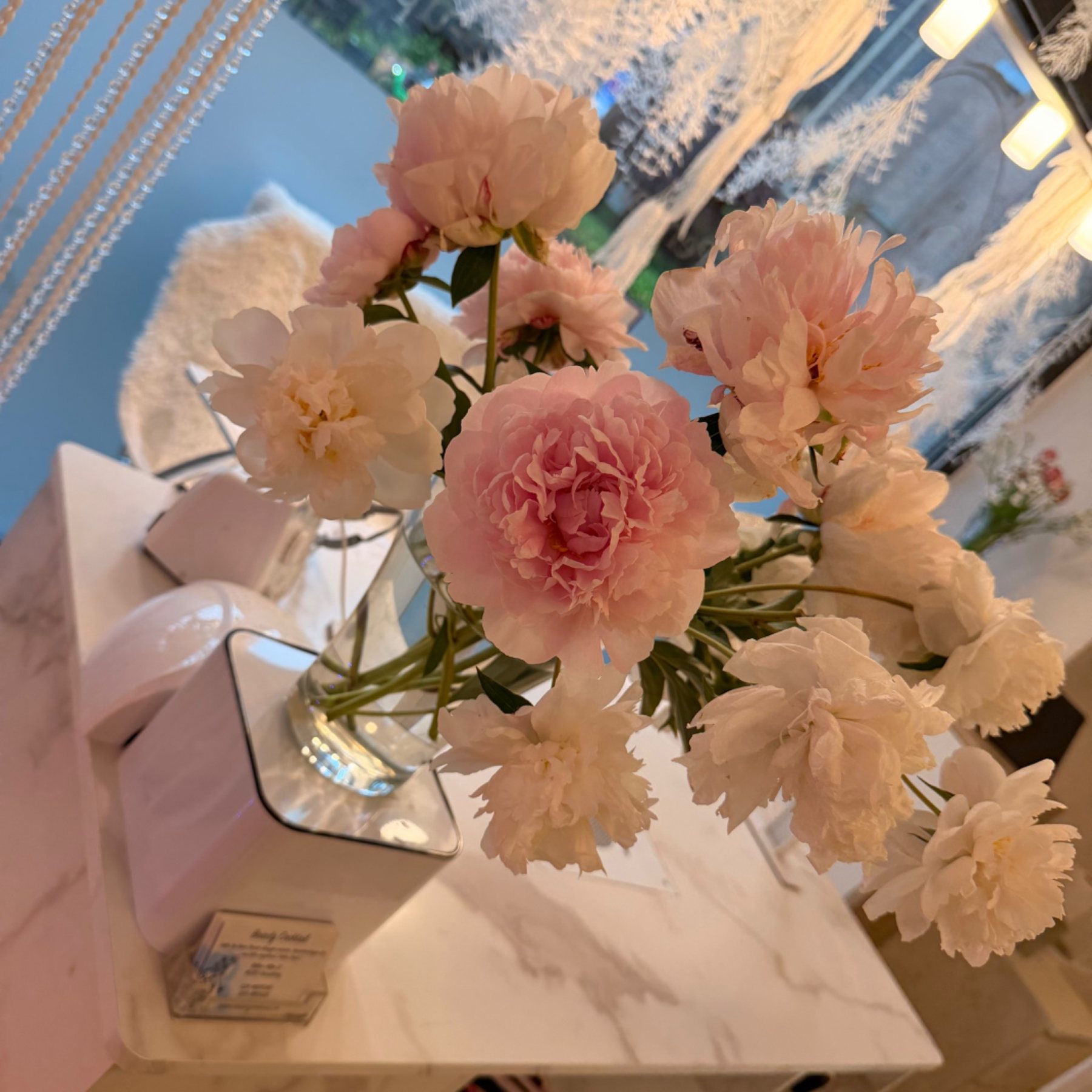 Beauty Cocktail Studio Details mit Blumen